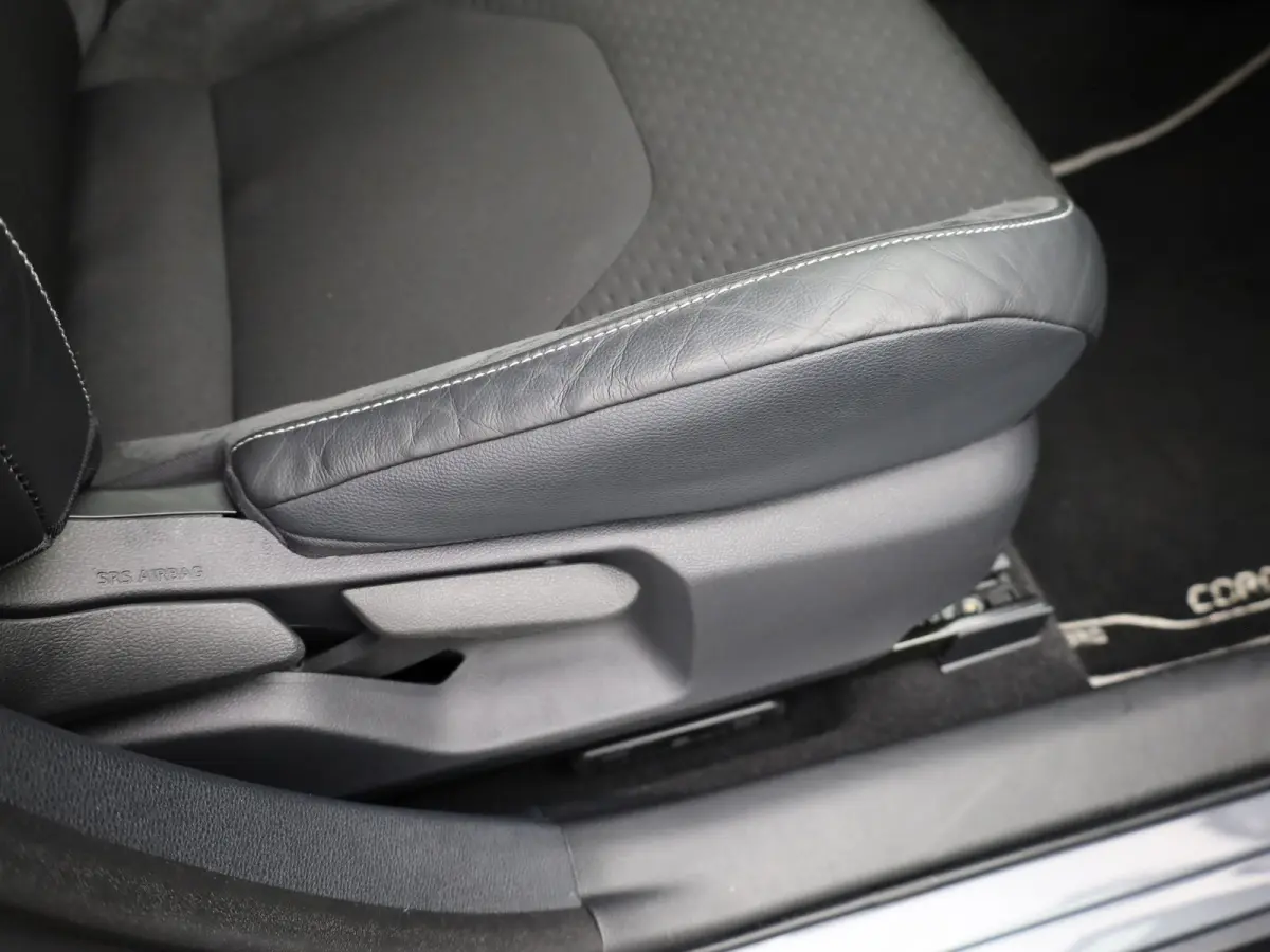 Hybrid 200 Executive | JBL | Head Up | Trekhaak afnb. | BSM | Keyless | Elk. A-klep | Prijs Rijklaar!!