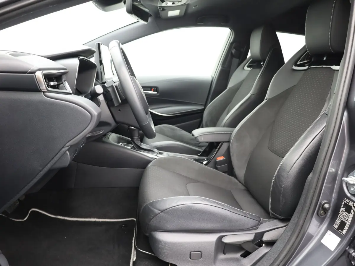 Hybrid 200 Executive | JBL | Head Up | Trekhaak afnb. | BSM | Keyless | Elk. A-klep | Prijs Rijklaar!!