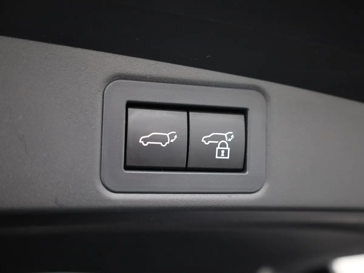 Hybrid 200 Executive | JBL | Head Up | Trekhaak afnb. | BSM | Keyless | Elk. A-klep | Prijs Rijklaar!!