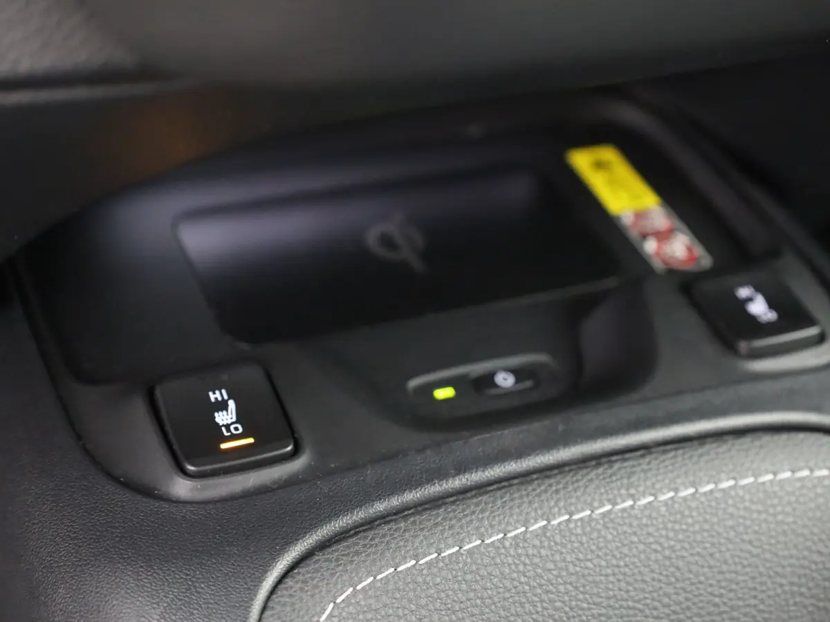 Hybrid 200 Executive | JBL | Head Up | Trekhaak afnb. | BSM | Keyless | Elk. A-klep | Prijs Rijklaar!!