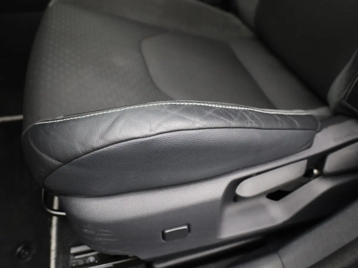 Hybrid 200 Executive | JBL | Head Up | Trekhaak afnb. | BSM | Keyless | Elk. A-klep | Prijs Rijklaar!!