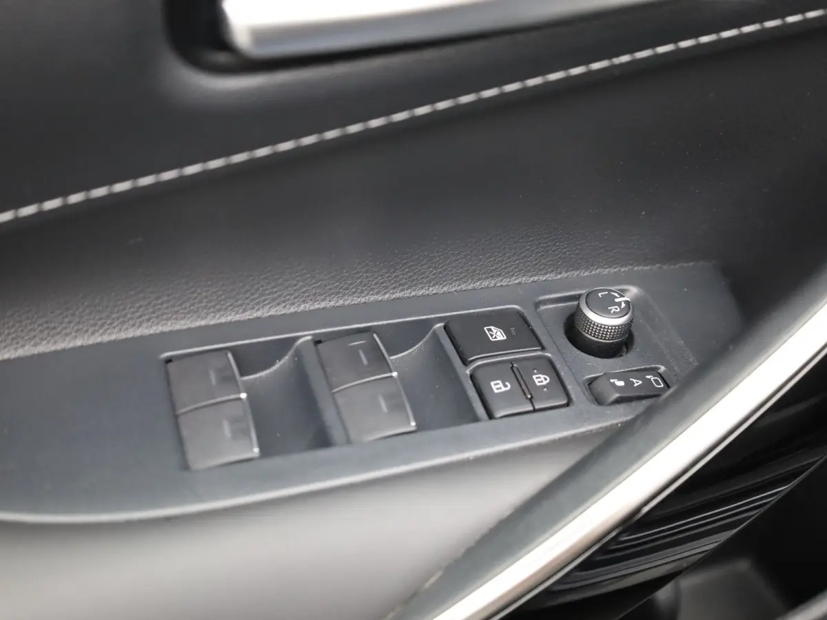 Hybrid 200 Executive | JBL | Head Up | Trekhaak afnb. | BSM | Keyless | Elk. A-klep | Prijs Rijklaar!!