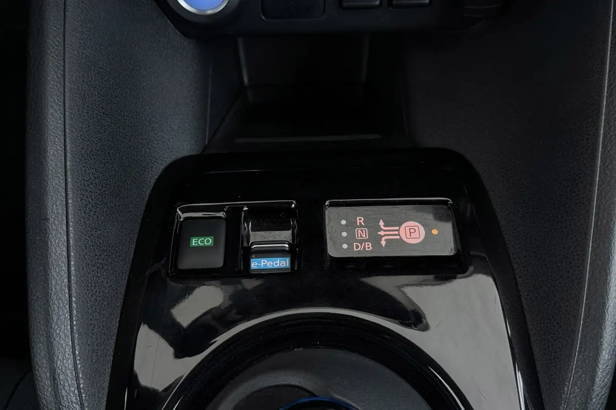 N-Connecta 40 kWh | Org NL | SOH 88% | CarPlay | Stoelverwarming V+A | Climate Control |