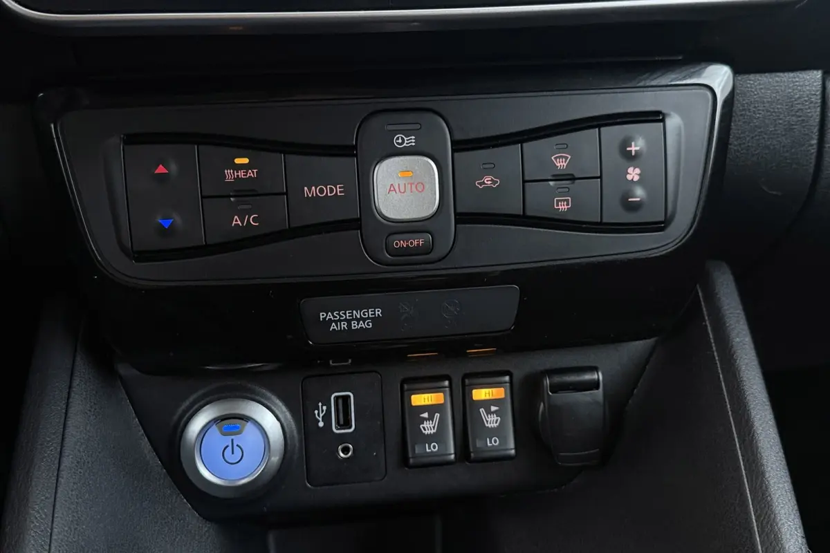 N-Connecta 40 kWh | Org NL | SOH 88% | CarPlay | Stoelverwarming V+A | Climate Control |