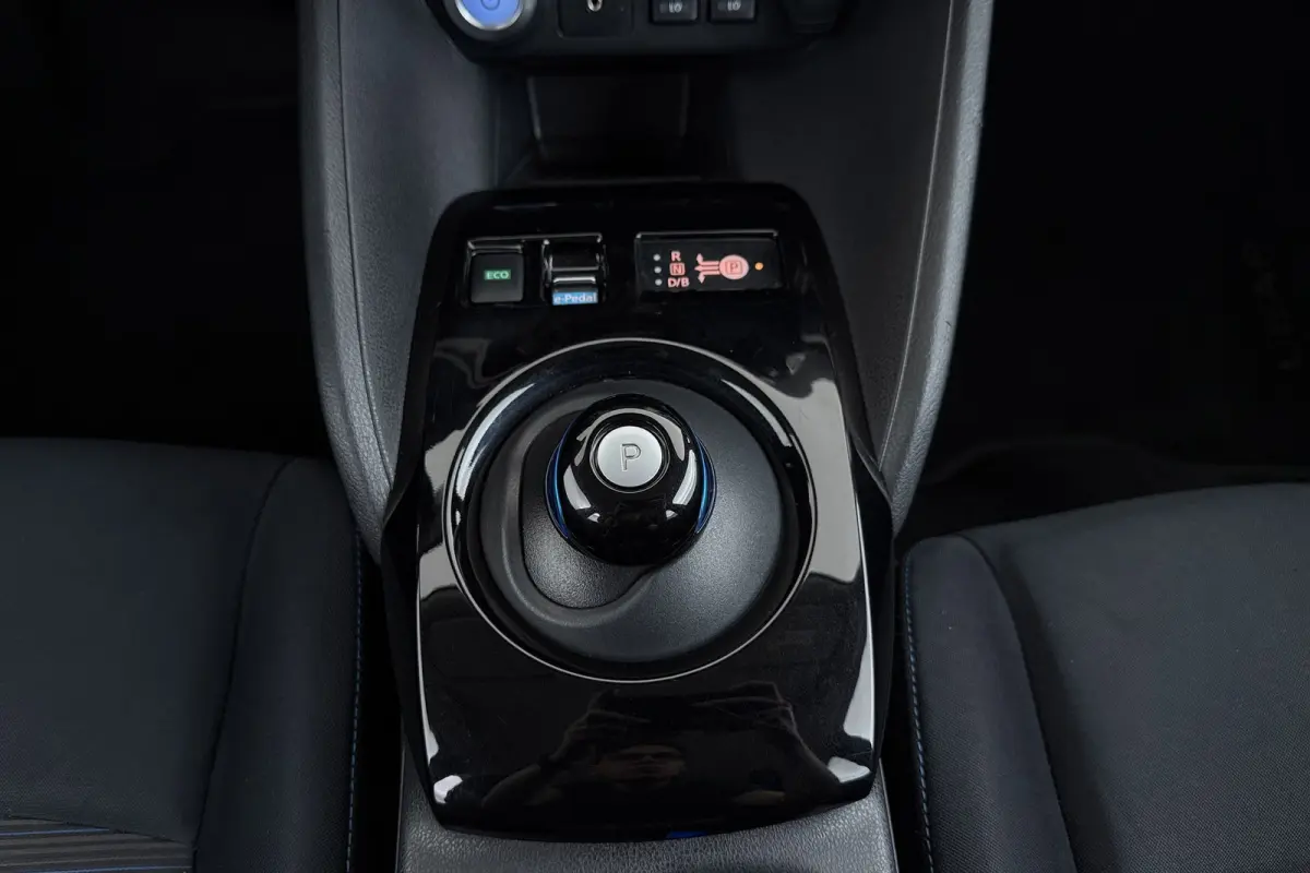 N-Connecta 40 kWh | Org NL | SOH 88% | CarPlay | Stoelverwarming V+A | Climate Control |