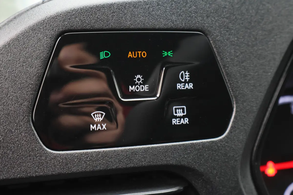 2.0 TDI Comfort Airco, Cruise, Camera, Apple Carplay, Elektrisch Pakket, PDC, 18''