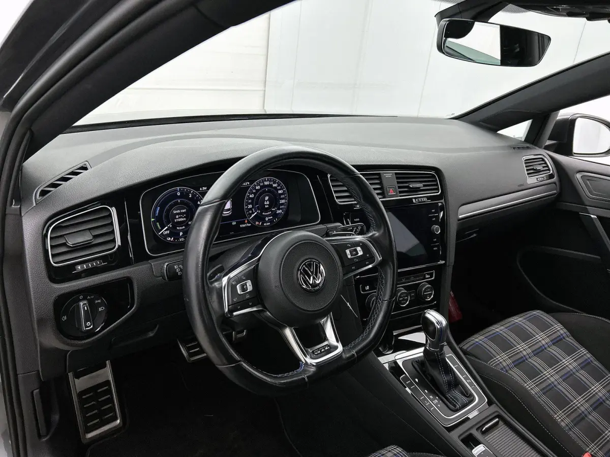 1.4 TSI PHEV GTE | Automaat | Climate Control | Achteruitrijcamera | Cruise Control | Lichtmetalen Velgen |