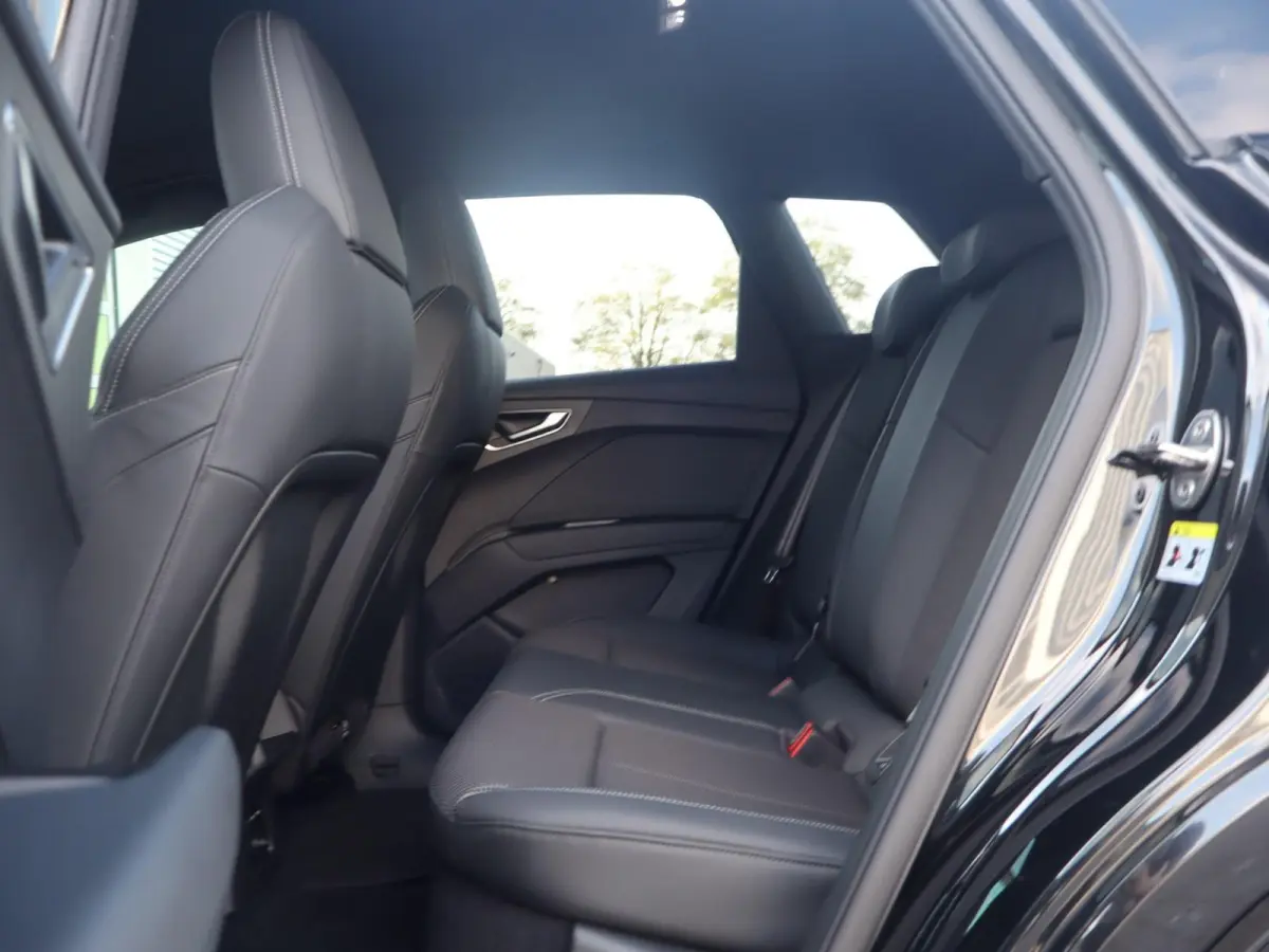 35 170pk S edition 55 kWh | Apple Carplay/Android Auto | Voorstoelen Verwarmd | Achteruitrijcamera | Adaptive Cruise | Matrix LED | Waterpomp