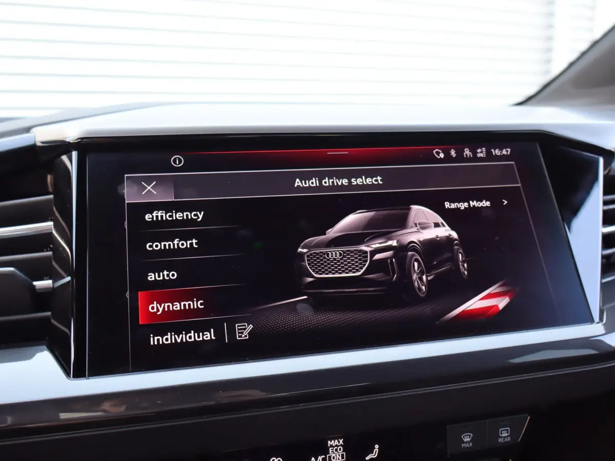 35 170pk S edition 55 kWh | Apple Carplay/Android Auto | Voorstoelen Verwarmd | Achteruitrijcamera | Adaptive Cruise | Matrix LED | Waterpomp