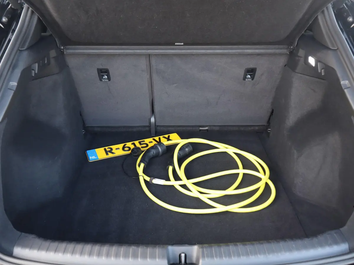 35 170pk S edition 55 kWh | Apple Carplay/Android Auto | Voorstoelen Verwarmd | Achteruitrijcamera | Adaptive Cruise | Matrix LED | Waterpomp