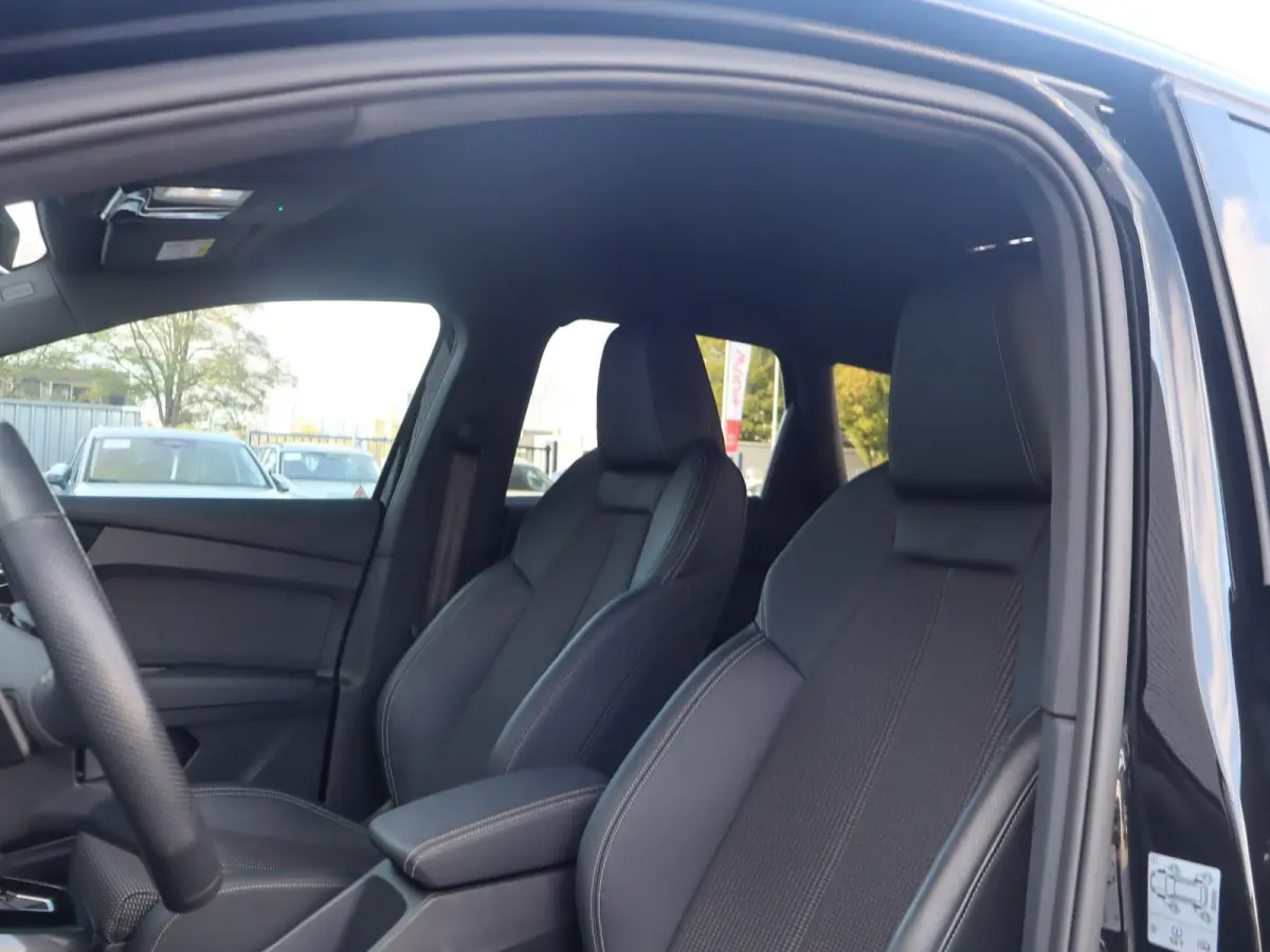 35 170pk S edition 55 kWh | Apple Carplay/Android Auto | Voorstoelen Verwarmd | Achteruitrijcamera | Adaptive Cruise | Matrix LED | Waterpomp