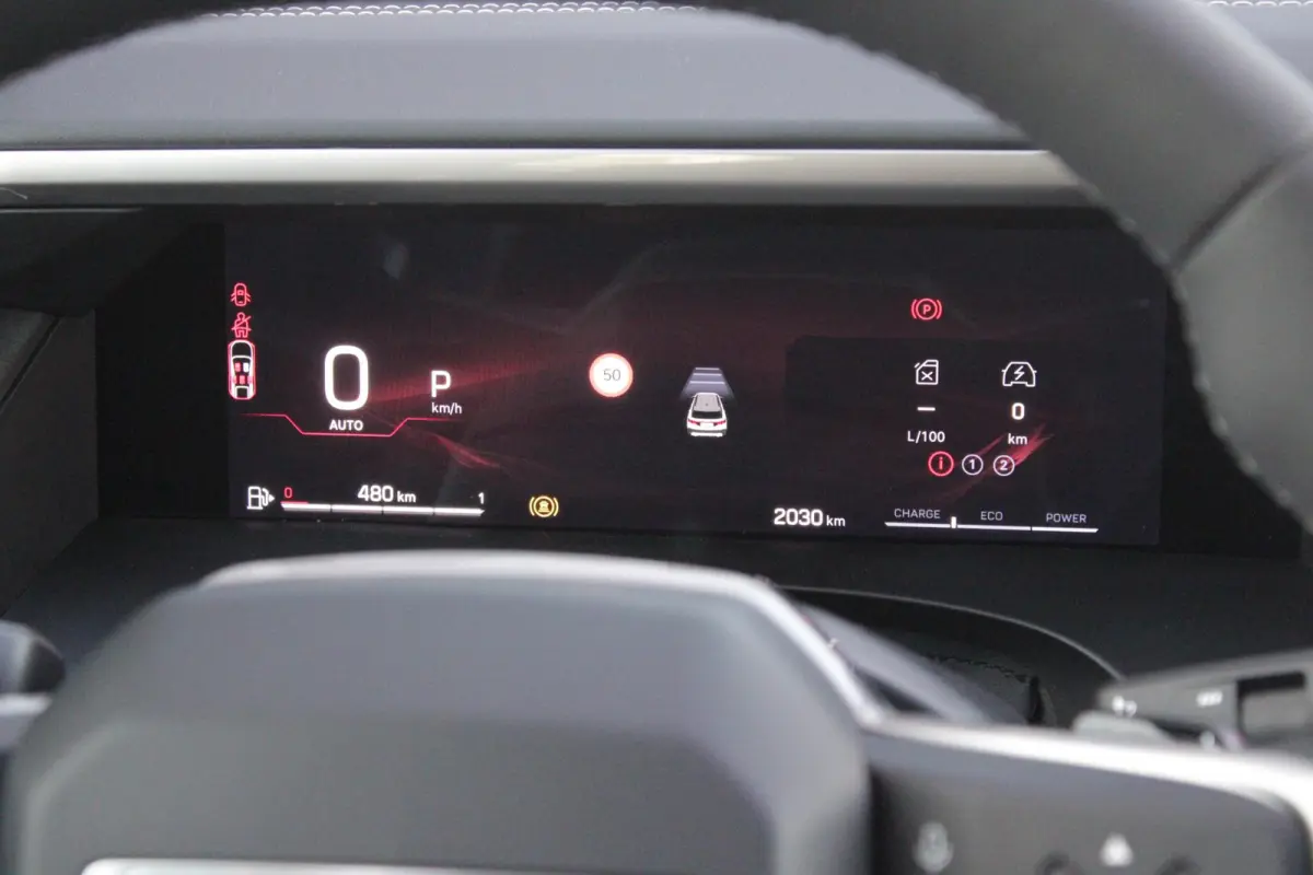 1.2 145PK e-Hybrid FIRST EDITION | PANORAMADAK: TWEEDELIG PANORAMISCH SCHUIF-/KANTELDAK | PREMIUM PACK: FOCAL PREMIUM AUDIO/STOELMASSAGE VÓÓR/STOELVENTILATIE VÓÓR/ELEKTRISCH VERSTELBARE 