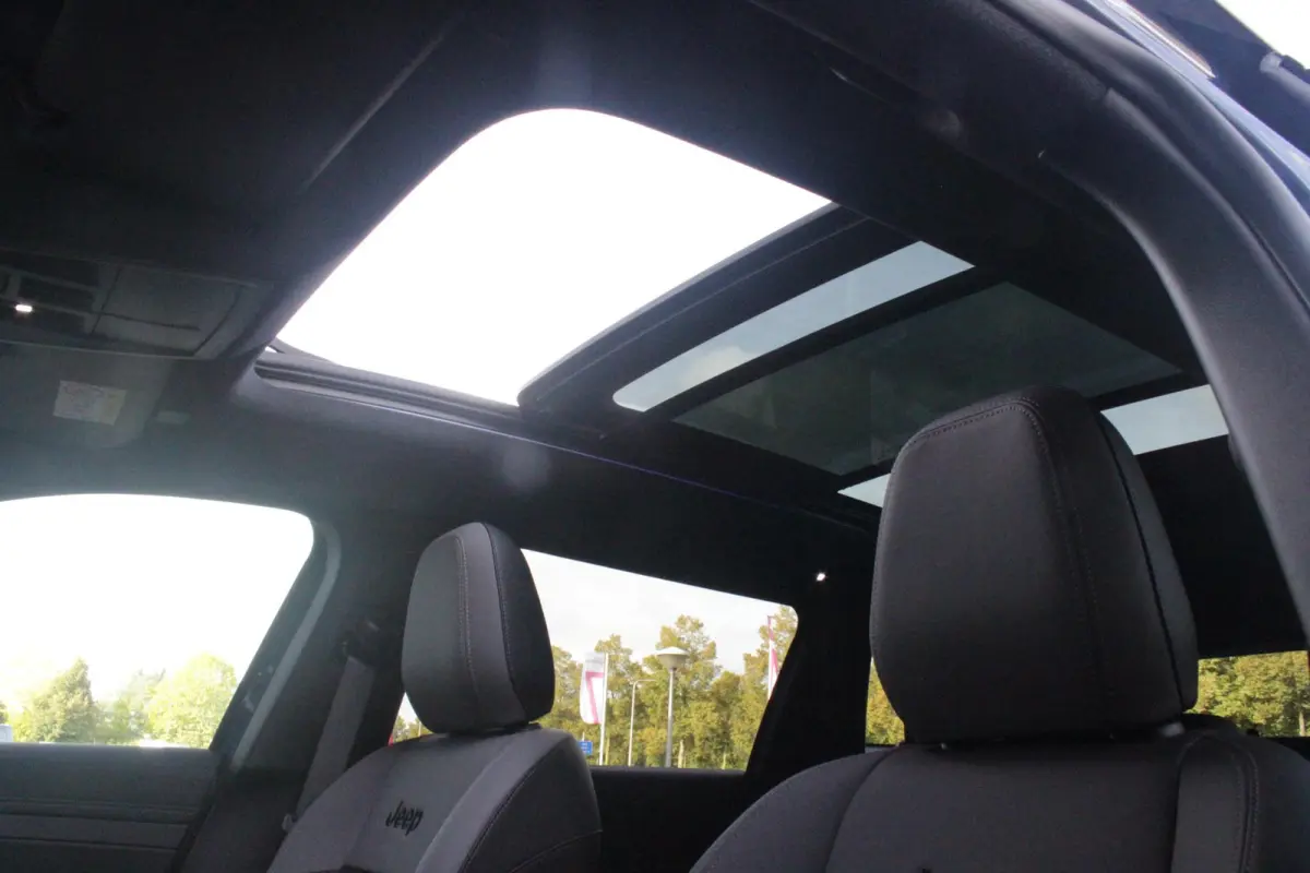 1.2 145PK e-Hybrid FIRST EDITION | PANORAMADAK: TWEEDELIG PANORAMISCH SCHUIF-/KANTELDAK | PREMIUM PACK: FOCAL PREMIUM AUDIO/STOELMASSAGE VÓÓR/STOELVENTILATIE VÓÓR/ELEKTRISCH VERSTELBARE 