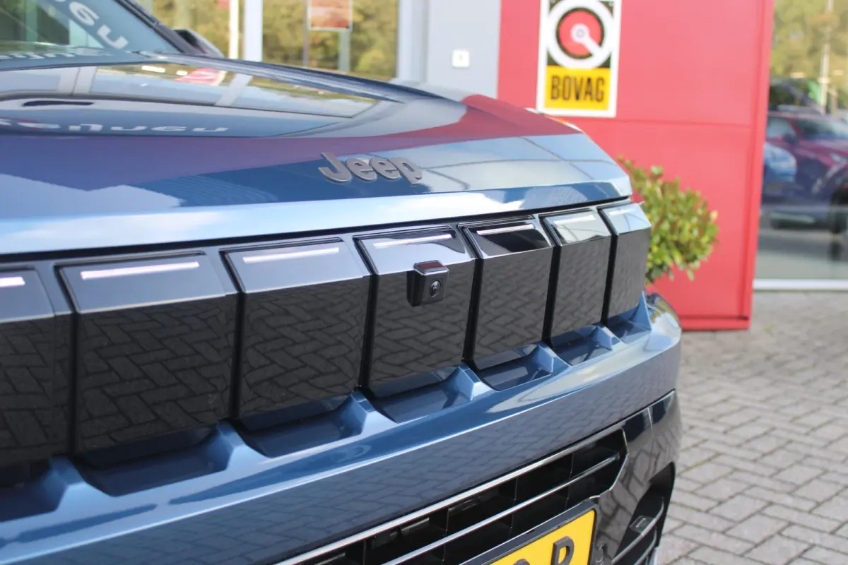 1.2 145PK e-Hybrid FIRST EDITION | PANORAMADAK: TWEEDELIG PANORAMISCH SCHUIF-/KANTELDAK | PREMIUM PACK: FOCAL PREMIUM AUDIO/STOELMASSAGE VÓÓR/STOELVENTILATIE VÓÓR/ELEKTRISCH VERSTELBARE 