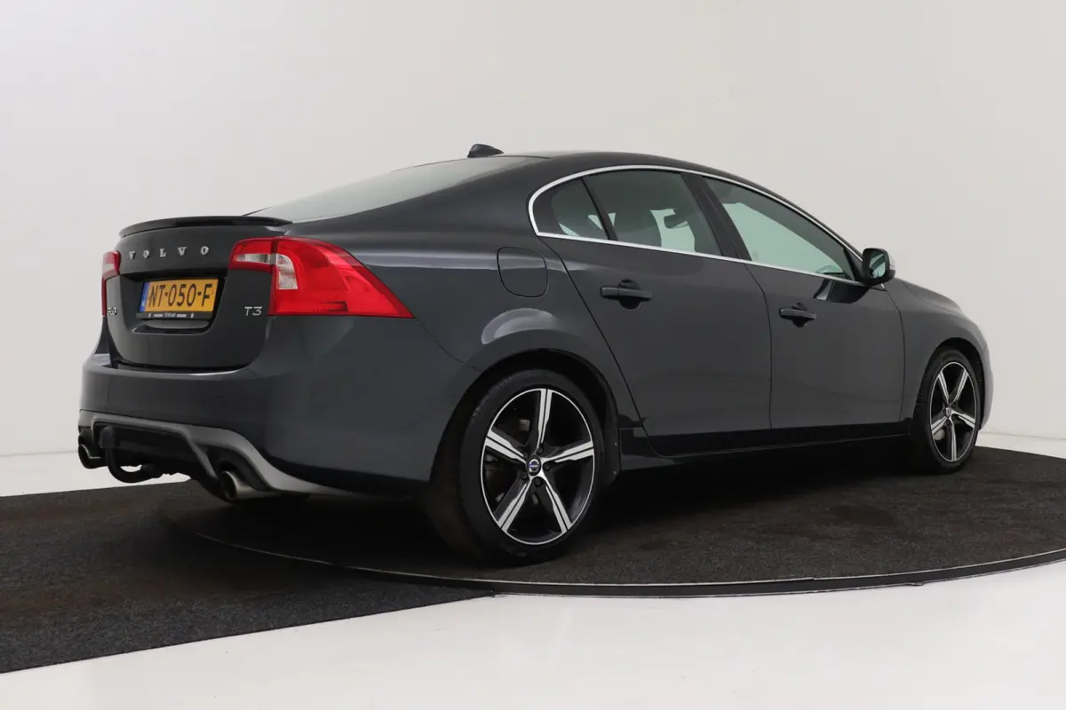 1.5 T3 Nordic+ | Trekhaak | Org NL | Dealer Ond. | R-Design | Stoelverwarming | Navigatie | Xenon |
