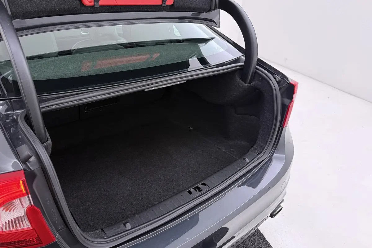 1.5 T3 Nordic+ | Trekhaak | Org NL | Dealer Ond. | R-Design | Stoelverwarming | Navigatie | Xenon |