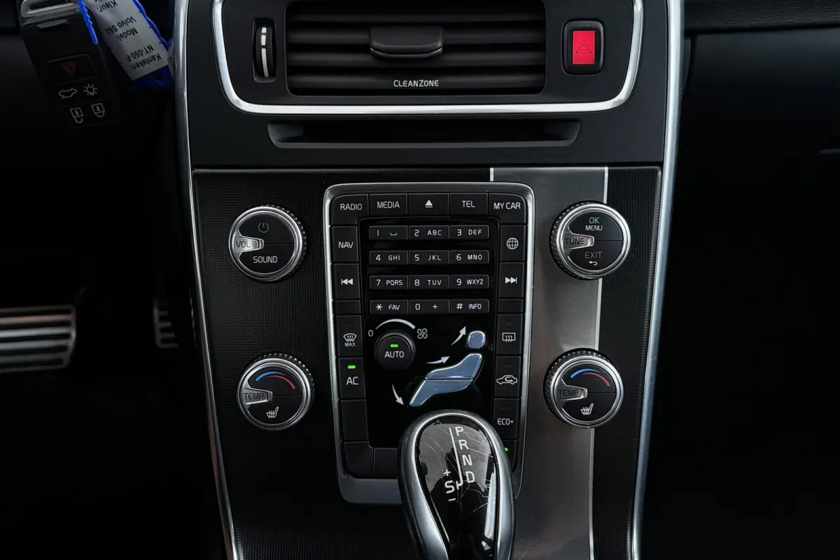 1.5 T3 Nordic+ | Trekhaak | Org NL | Dealer Ond. | R-Design | Stoelverwarming | Navigatie | Xenon |