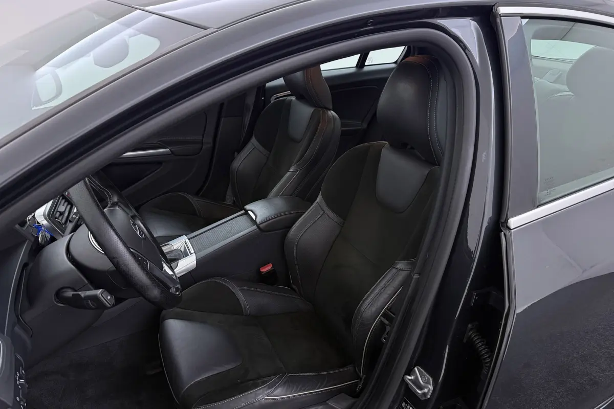 1.5 T3 Nordic+ | Trekhaak | Org NL | Dealer Ond. | R-Design | Stoelverwarming | Navigatie | Xenon |