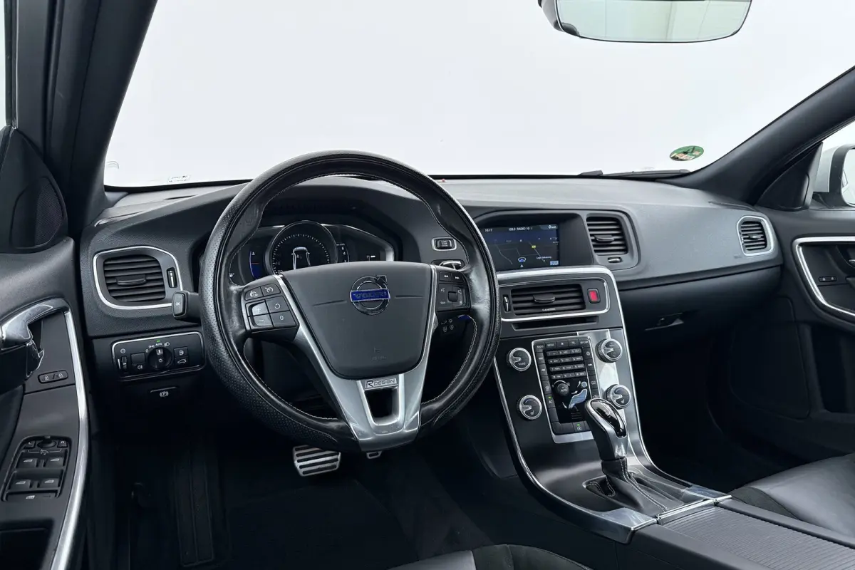 1.5 T3 Nordic+ | Trekhaak | Org NL | Dealer Ond. | R-Design | Stoelverwarming | Navigatie | Xenon |