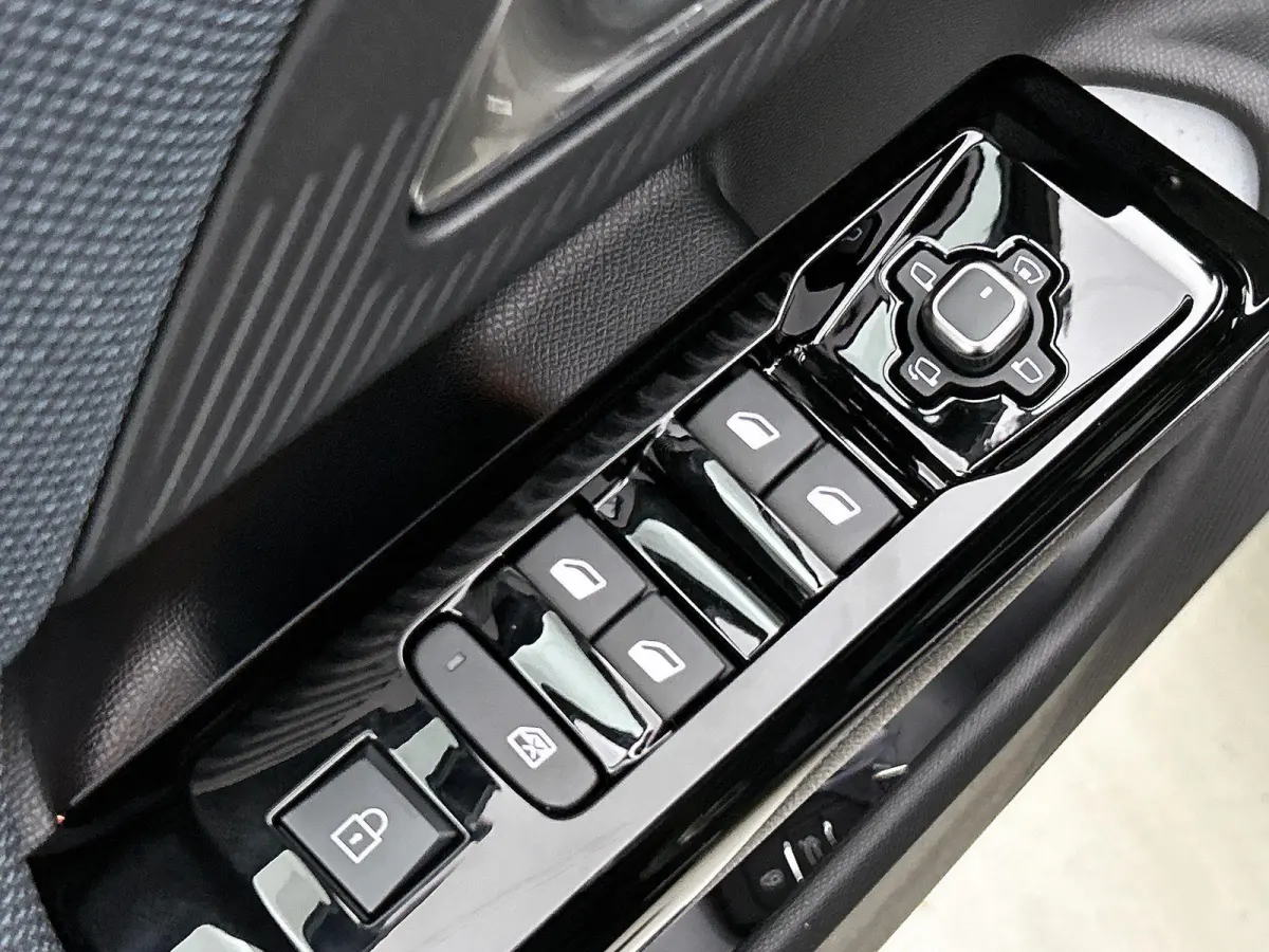 SUV Business Comfort Range 73 kWh 210pk | DEMO | Navigatie | 360° Camera | Handsfree achterklep | Adaptieve Cruise Control | Climate Control | Parkeersensoren v+a | Head-up display | LED ko