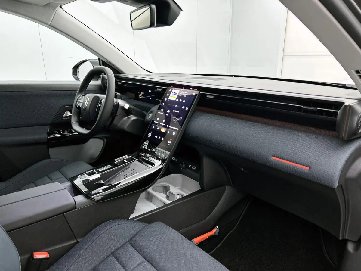 SUV Business Comfort Range 73 kWh 210pk | DEMO | Navigatie | 360° Camera | Handsfree achterklep | Adaptieve Cruise Control | Climate Control | Parkeersensoren v+a | Head-up display | LED ko