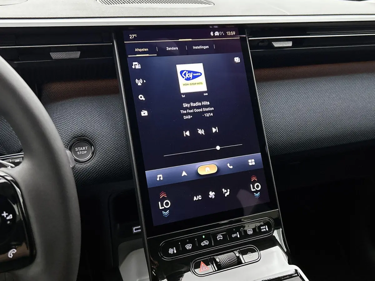 SUV Business Comfort Range 73 kWh 210pk | DEMO | Navigatie | 360° Camera | Handsfree achterklep | Adaptieve Cruise Control | Climate Control | Parkeersensoren v+a | Head-up display | LED ko