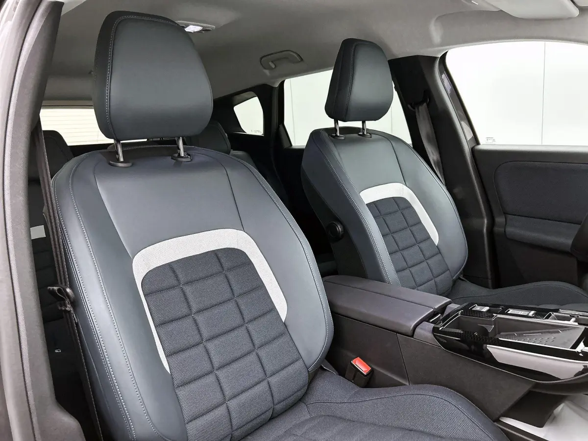 SUV Business Comfort Range 73 kWh 210pk | DEMO | Navigatie | 360° Camera | Handsfree achterklep | Adaptieve Cruise Control | Climate Control | Parkeersensoren v+a | Head-up display | LED ko