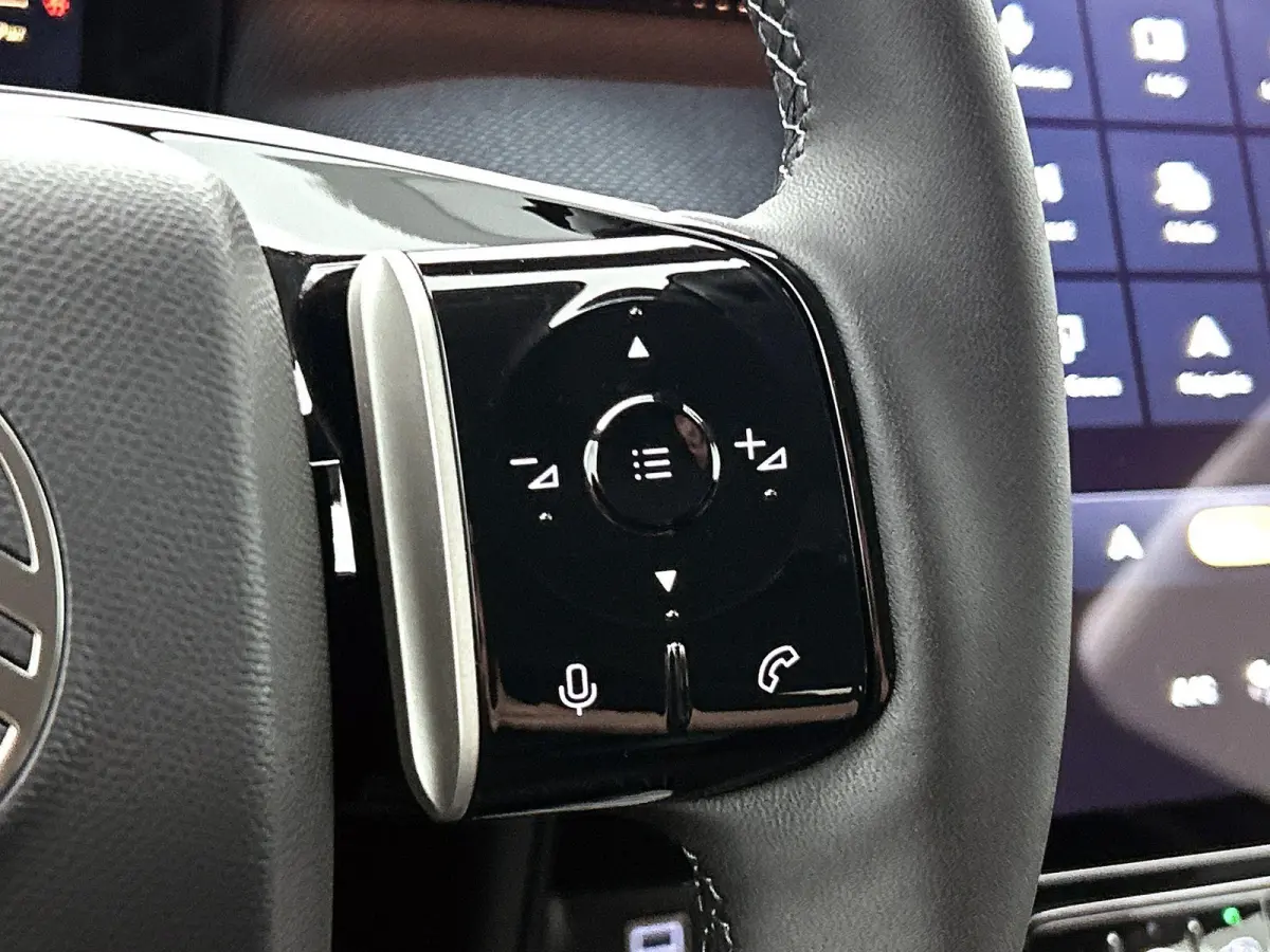 SUV Business Comfort Range 73 kWh 210pk | DEMO | Navigatie | 360° Camera | Handsfree achterklep | Adaptieve Cruise Control | Climate Control | Parkeersensoren v+a | Head-up display | LED ko