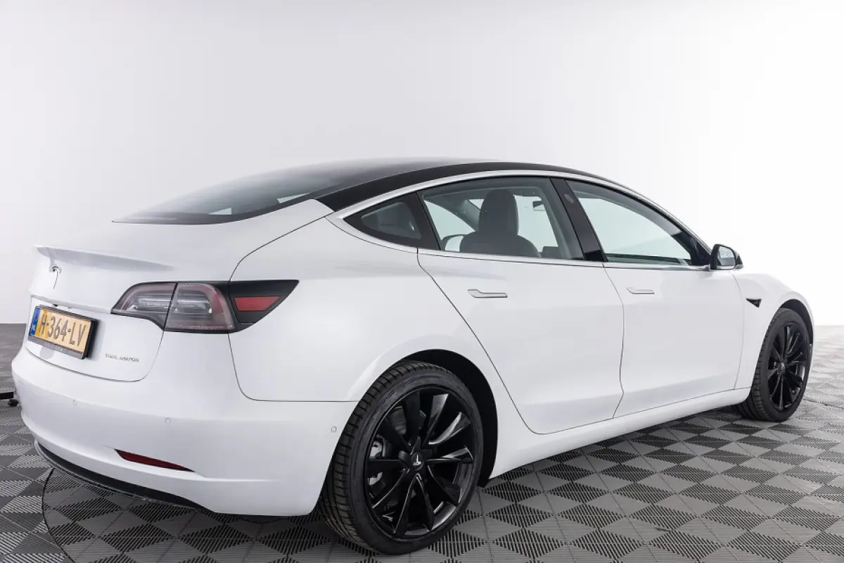 Long Range AWD 75 kWh *SOH 99.5%* PANORAMADAK | LEDER