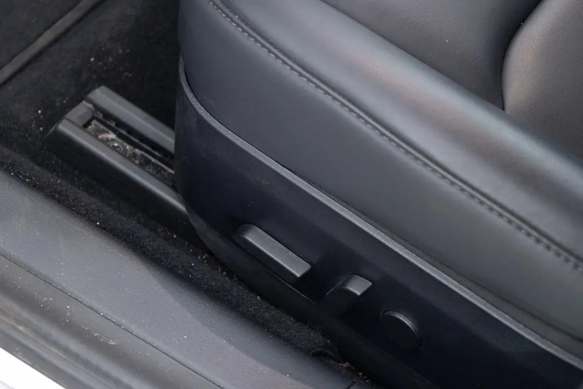 Long Range AWD 75 kWh *SOH 99.5%* PANORAMADAK | LEDER