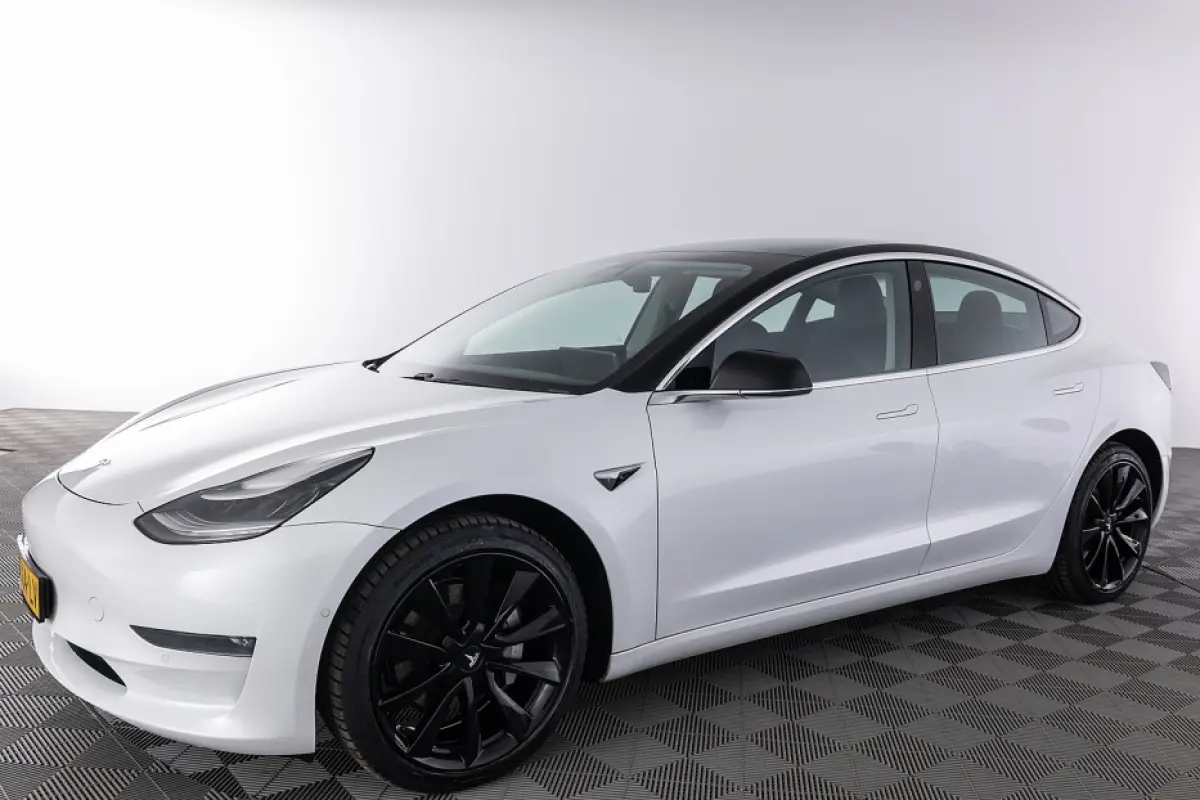 Long Range AWD 75 kWh *SOH 99.5%* PANORAMADAK | LEDER