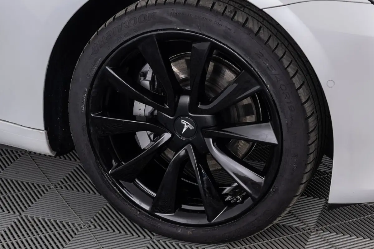 Long Range AWD 75 kWh *SOH 99.5%* PANORAMADAK | LEDER