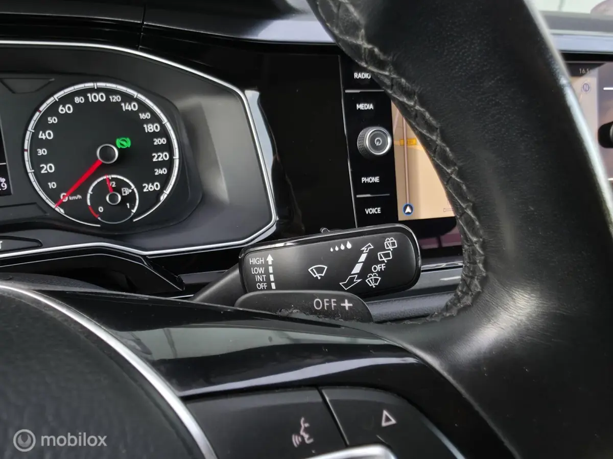 1.0 TSI R-line / Navi / Carplay / Camera