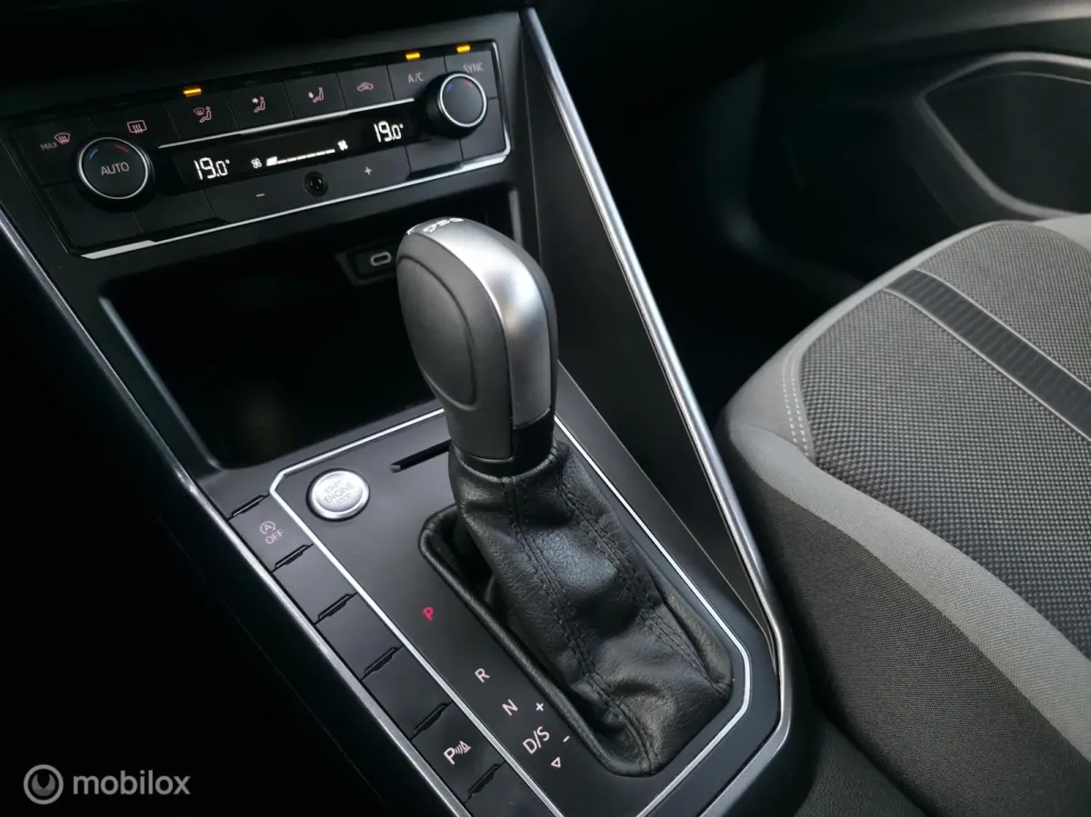 1.0 TSI R-line / Navi / Carplay / Camera