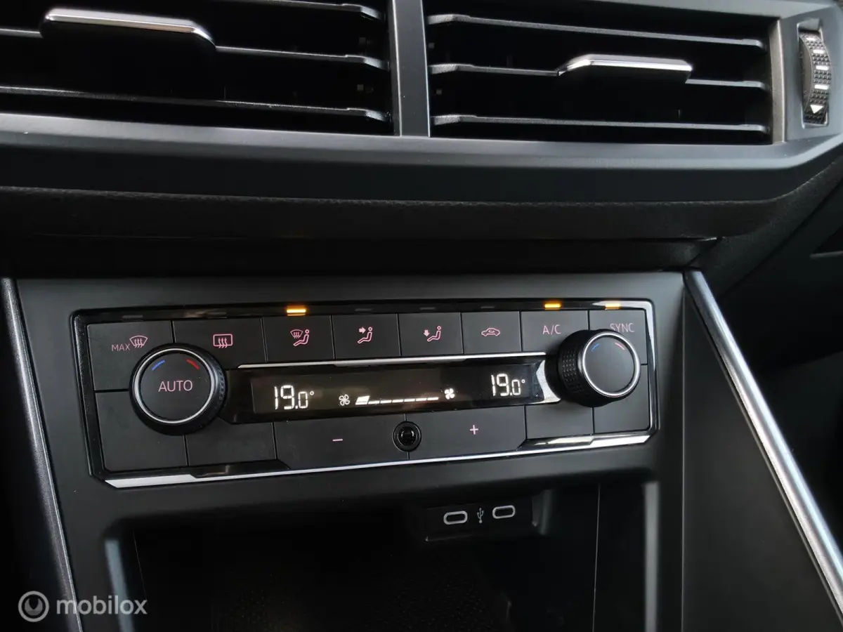 1.0 TSI R-line / Navi / Carplay / Camera