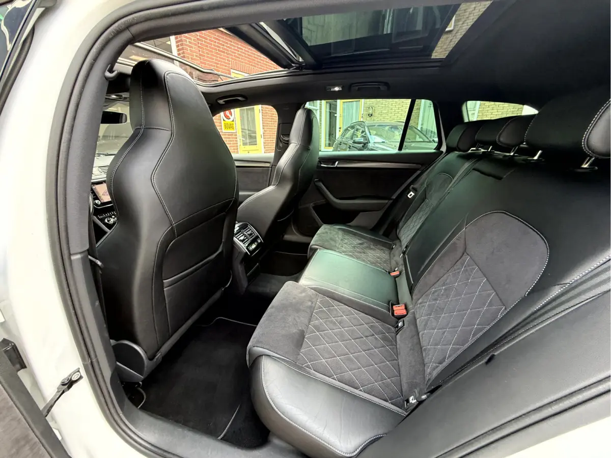 1.4 TSI iV Sportline Business Panoramadak, Trekhaak