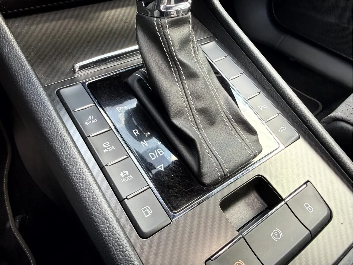 1.4 TSI iV Sportline Business Panoramadak, Trekhaak