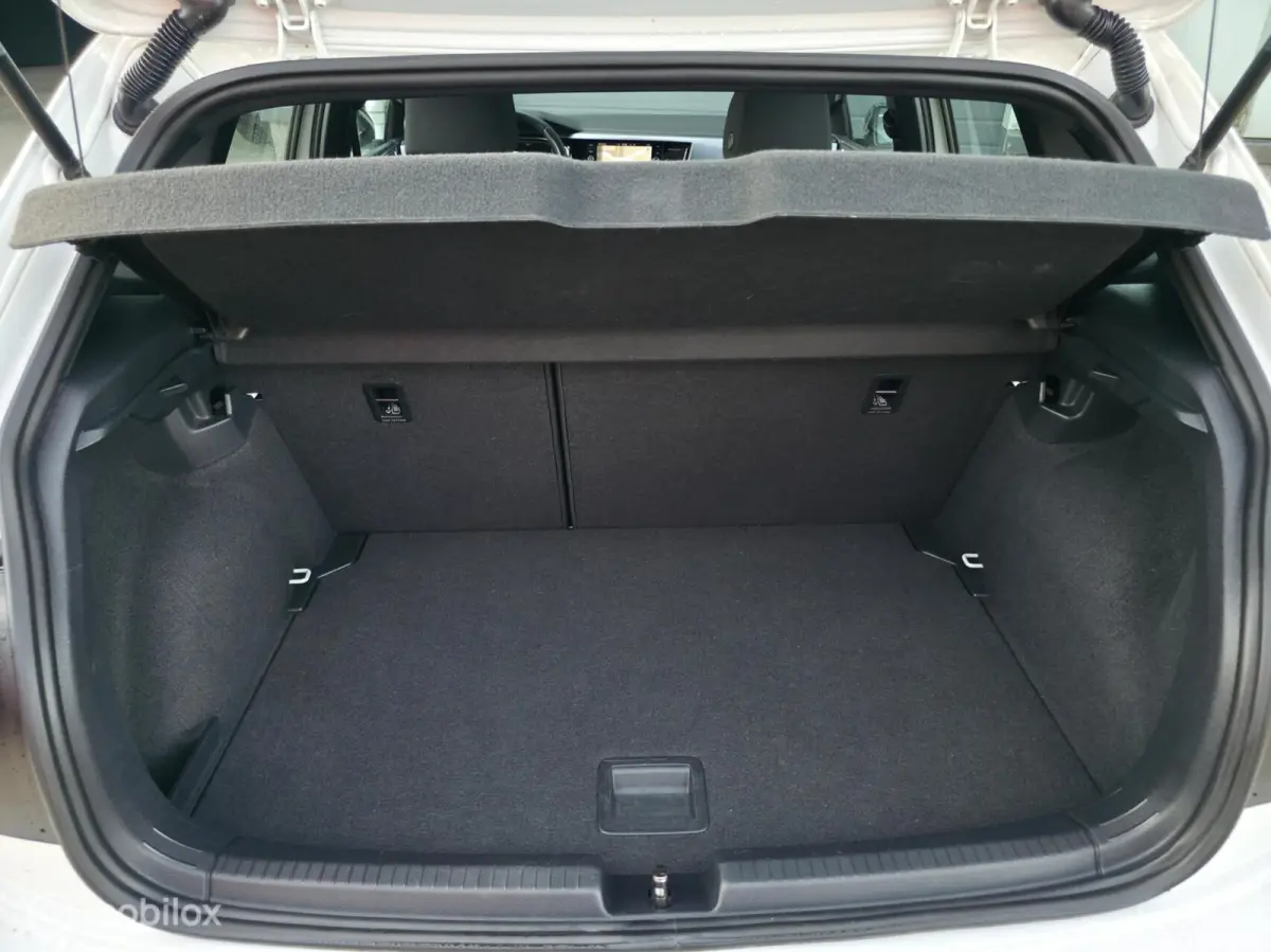 1.0 TSI R-line / Pano / Carplay / Camera
