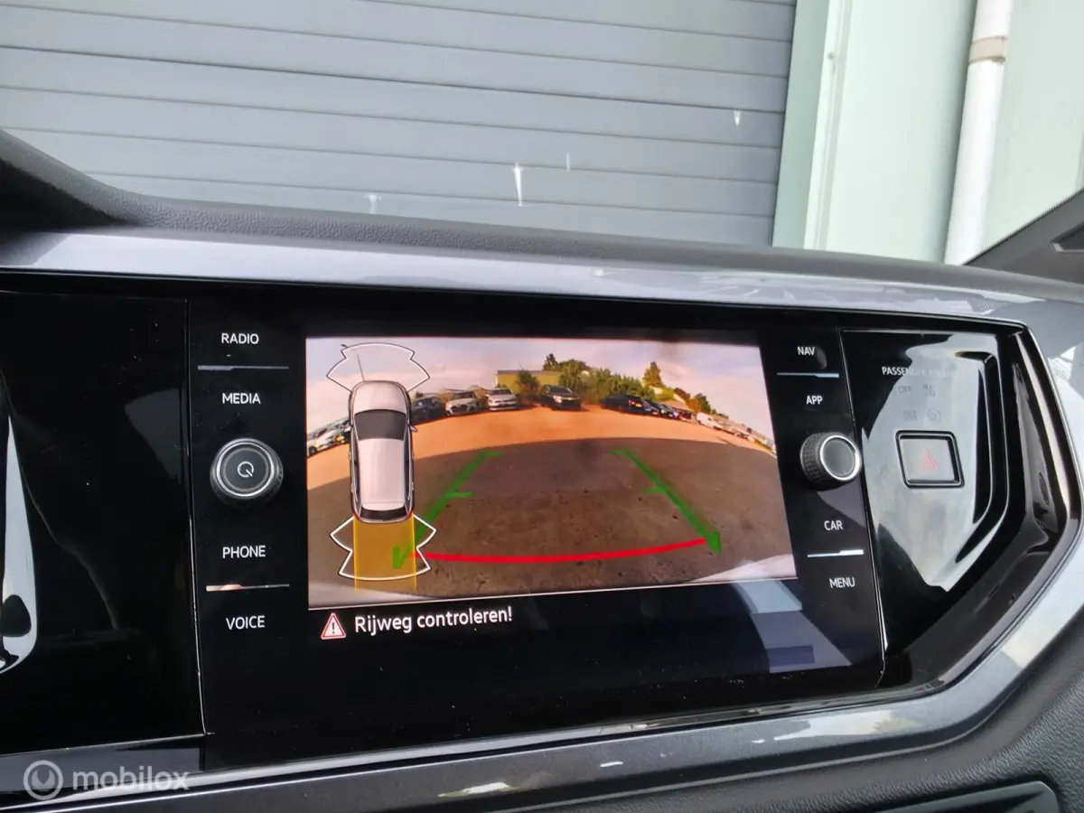 1.0 TSI R-line / Pano / Carplay / Camera