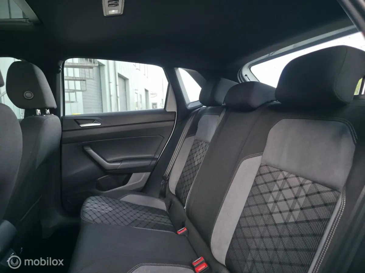 1.0 TSI R-line / Pano / Carplay / Camera