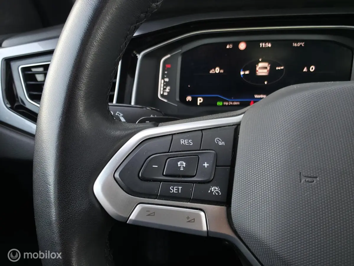 1.0 TSI R-line / Pano / Carplay / Camera
