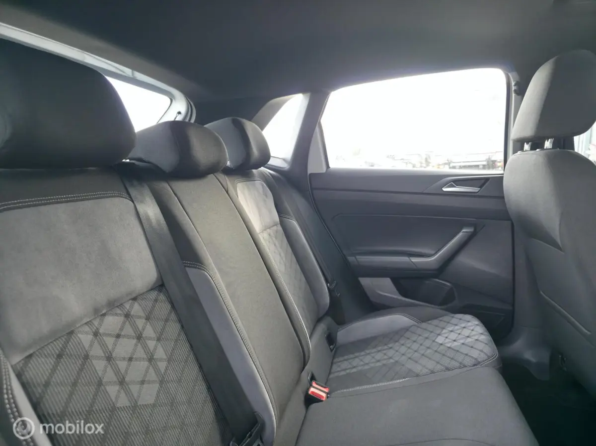 1.0 TSI R-line / Pano / Carplay / Camera