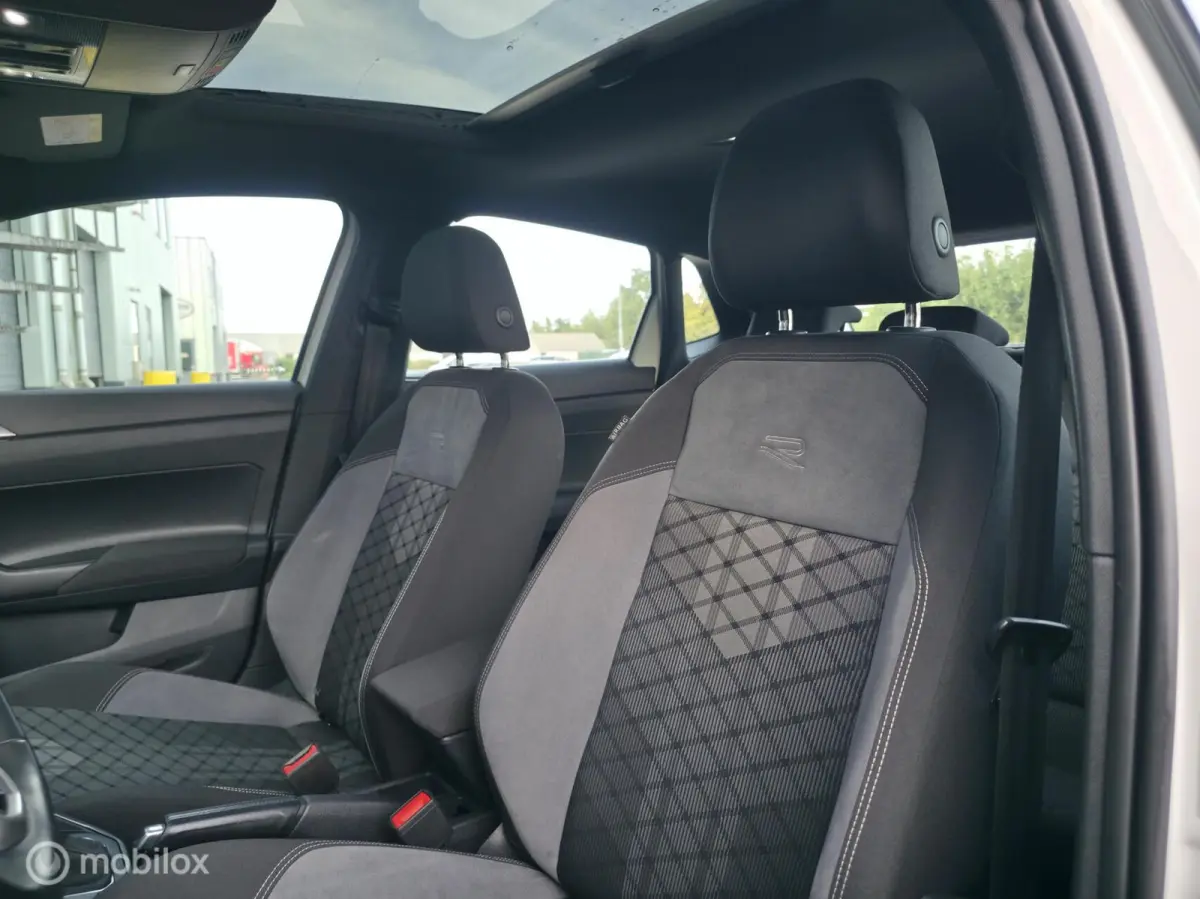 1.0 TSI R-line / Pano / Carplay / Camera