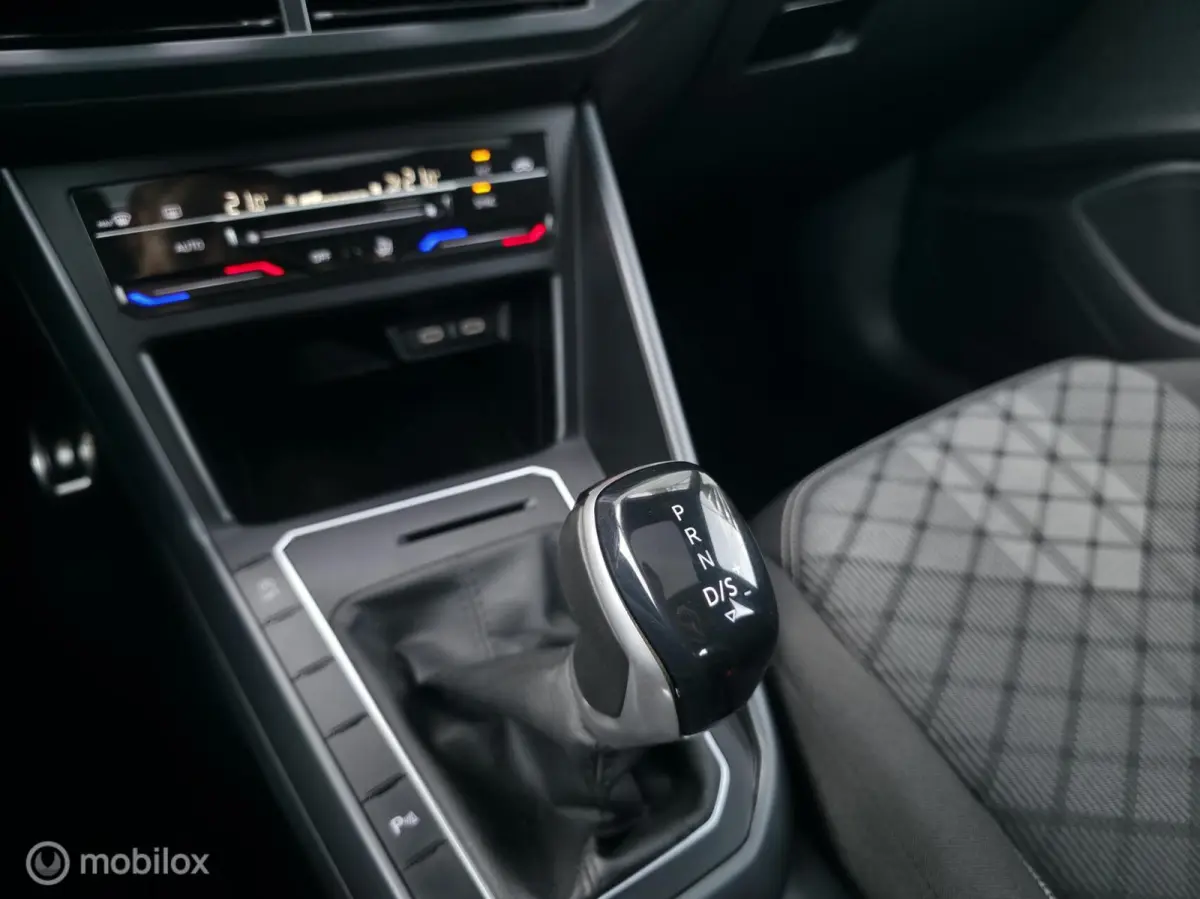1.0 TSI R-line / Pano / Carplay / Camera