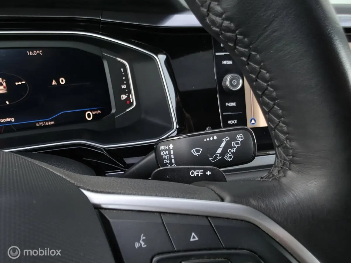 1.0 TSI R-line / Pano / Carplay / Camera