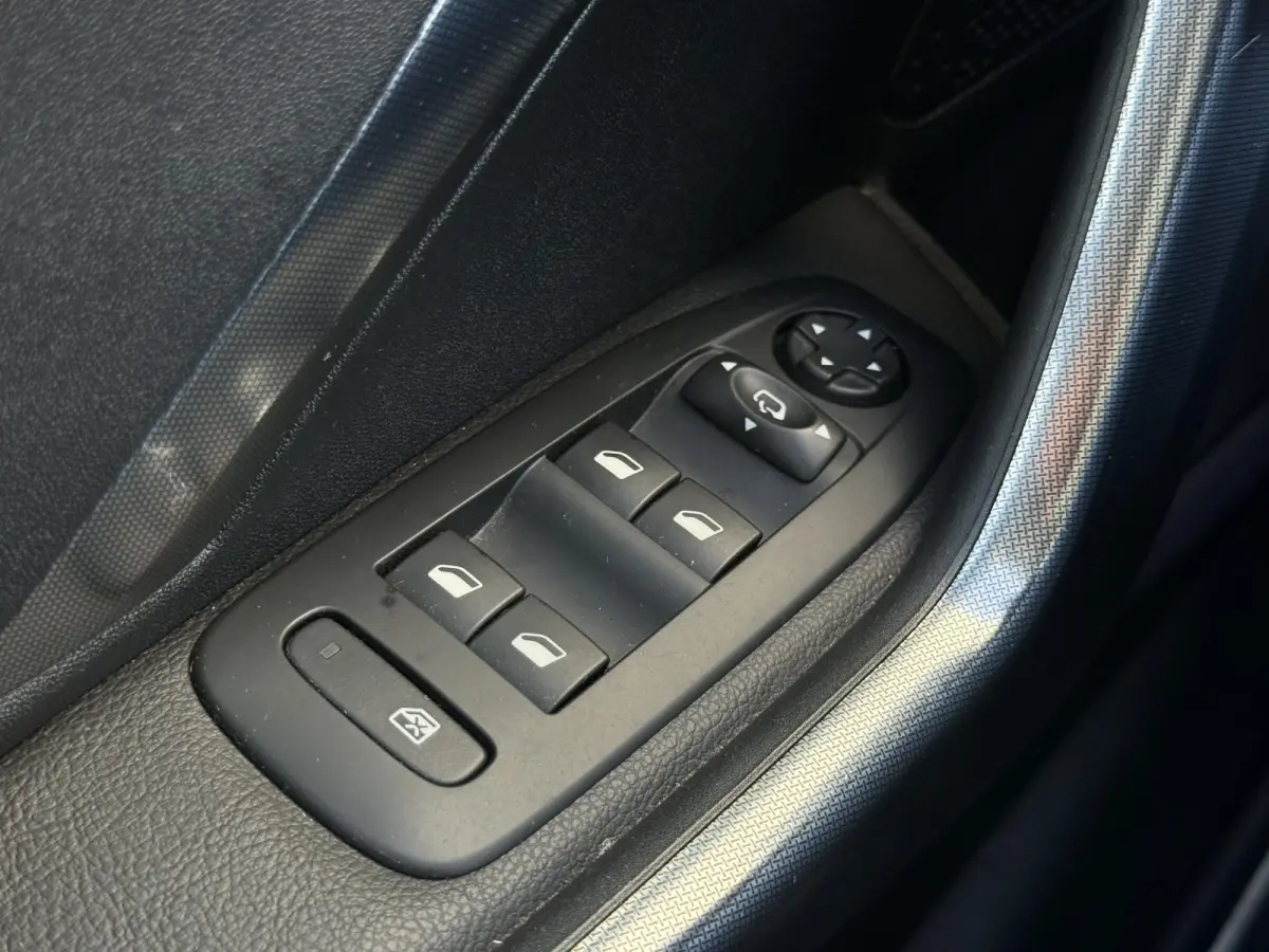 1.2 PureTech Féline 1e Eigenaar|Navi|Pano|Clima|Cruise|PDC V+A|Stoelverwarming|Nieuwe APK bij Aflevering