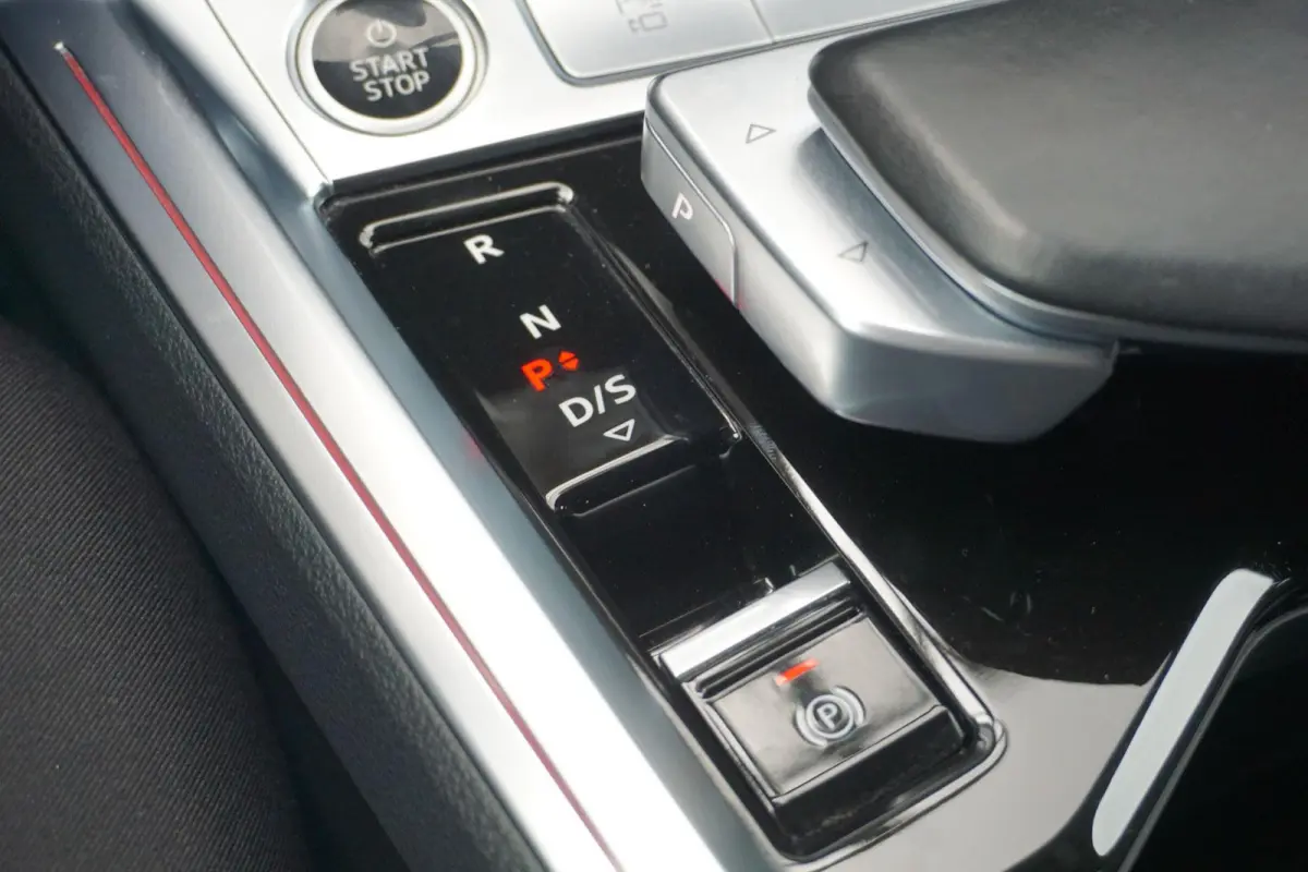 55 408pk Quattro Advanced Edition 95 kWh | Trekhaak | Camera | Smartphone Interface | Ambiente Lichtpakket Plus | Optie Zwart | Trekhaak