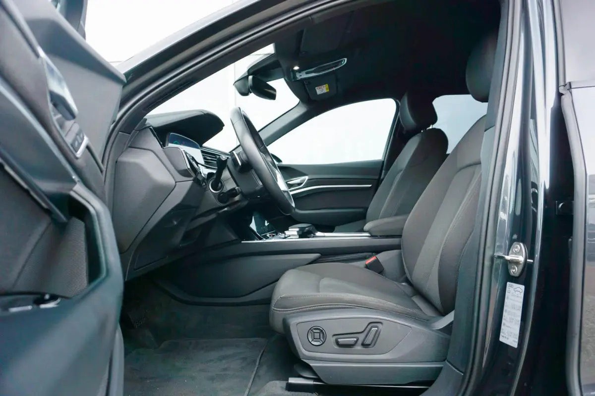 55 408pk Quattro Advanced Edition 95 kWh | Trekhaak | Camera | Smartphone Interface | Ambiente Lichtpakket Plus | Optie Zwart | Trekhaak