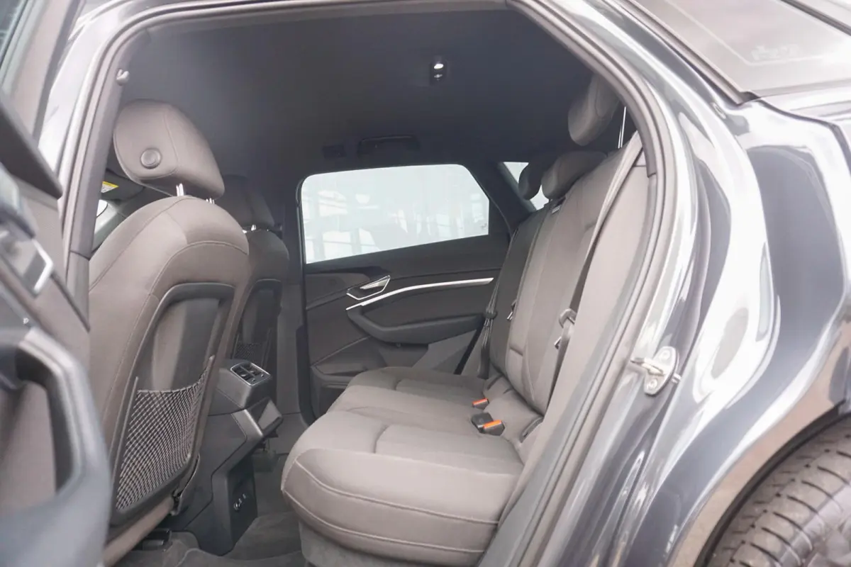 55 408pk Quattro Advanced Edition 95 kWh | Trekhaak | Camera | Smartphone Interface | Ambiente Lichtpakket Plus | Optie Zwart | Trekhaak