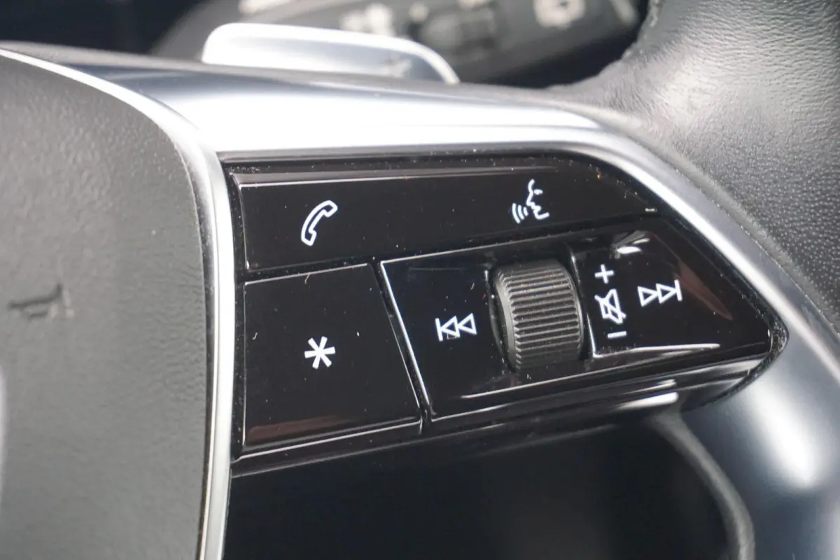 55 408pk Quattro Advanced Edition 95 kWh | Trekhaak | Camera | Smartphone Interface | Ambiente Lichtpakket Plus | Optie Zwart | Trekhaak
